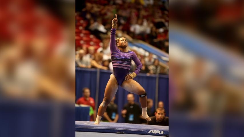 Lloimincia Hall in action on floor