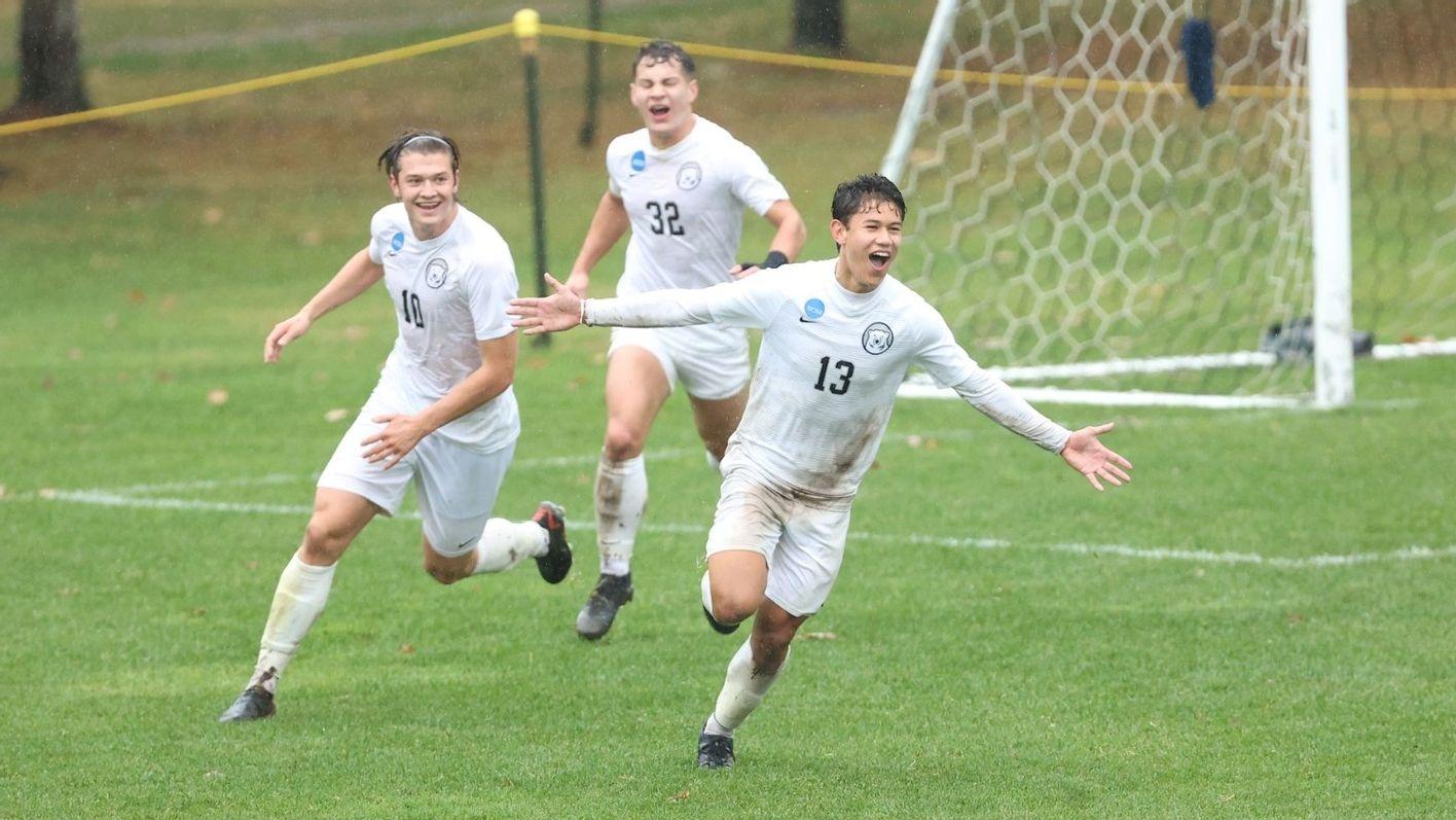 Bowdoin men's soccer celebrates